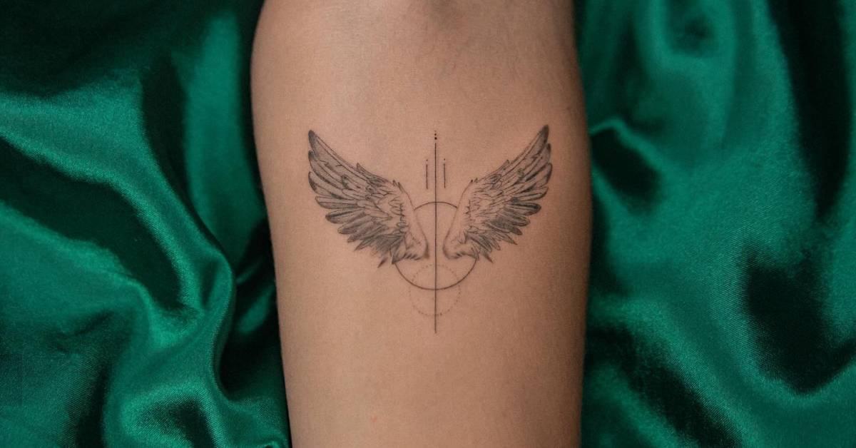 small wing tattoo on forearm 0048