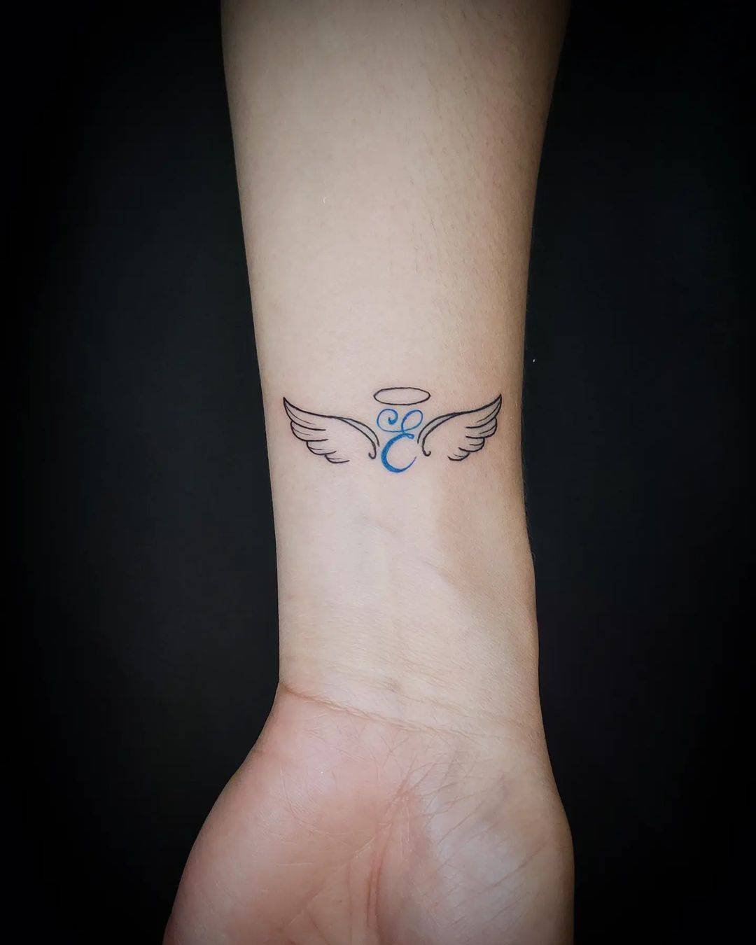 small wing tattoo on forearm 0062