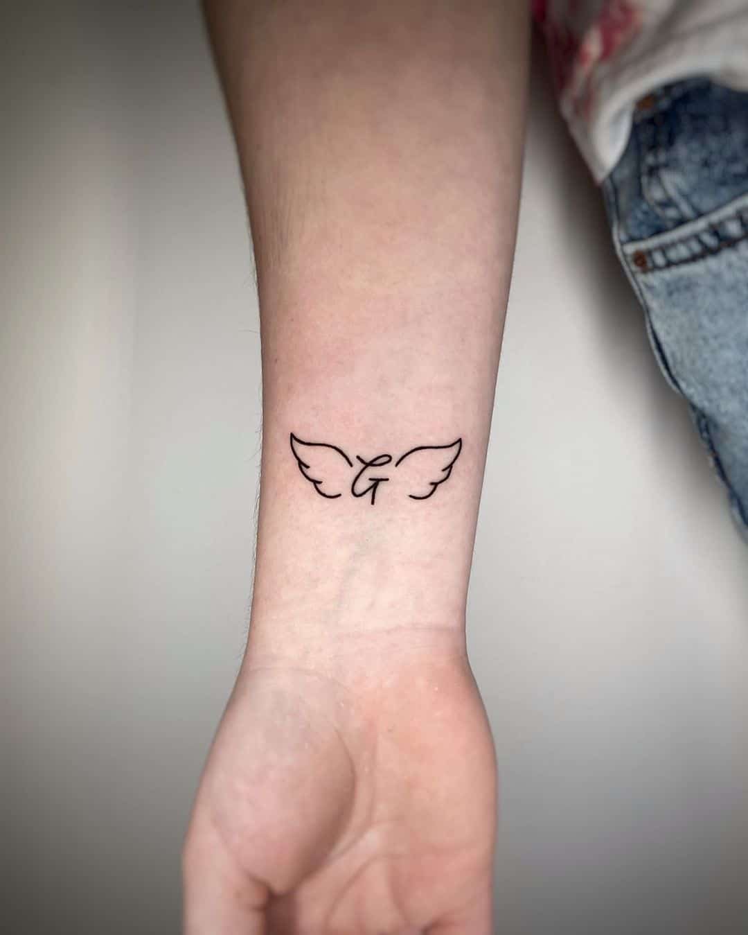 small wing tattoo on forearm 0072