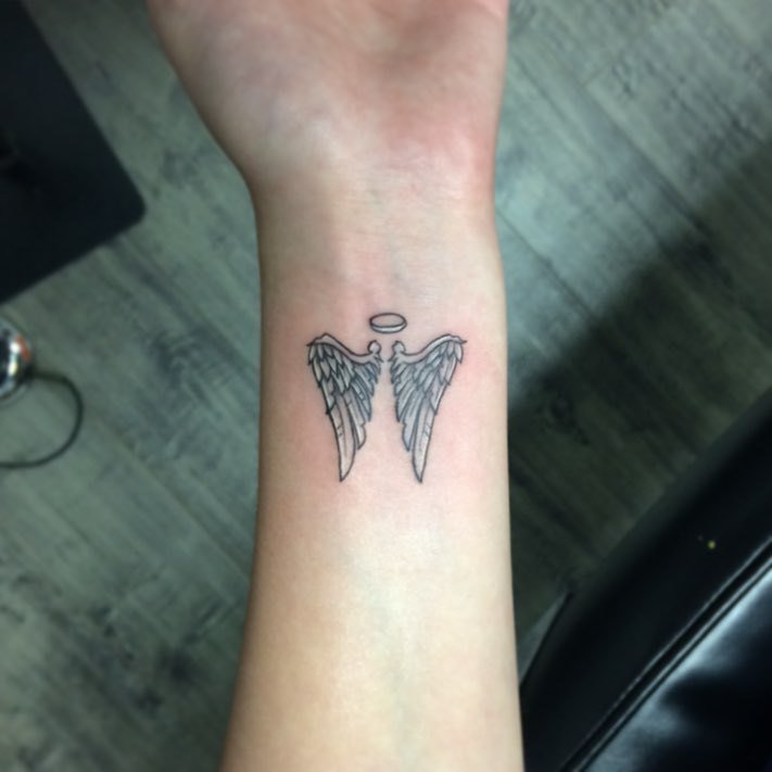 small wing tattoo on forearm 0081