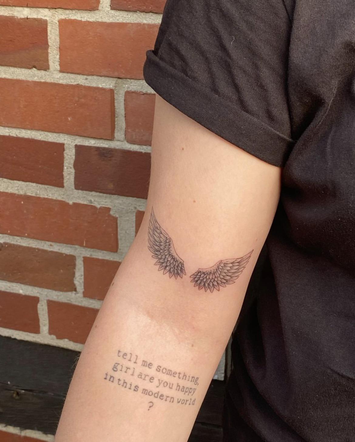 small wing tattoo on forearm 0098