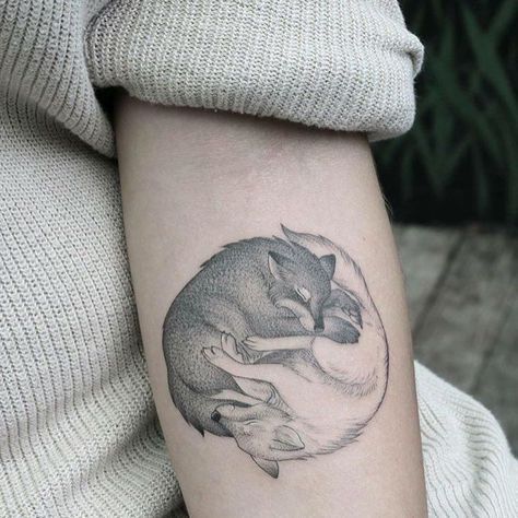 small wolf tattoo 0032