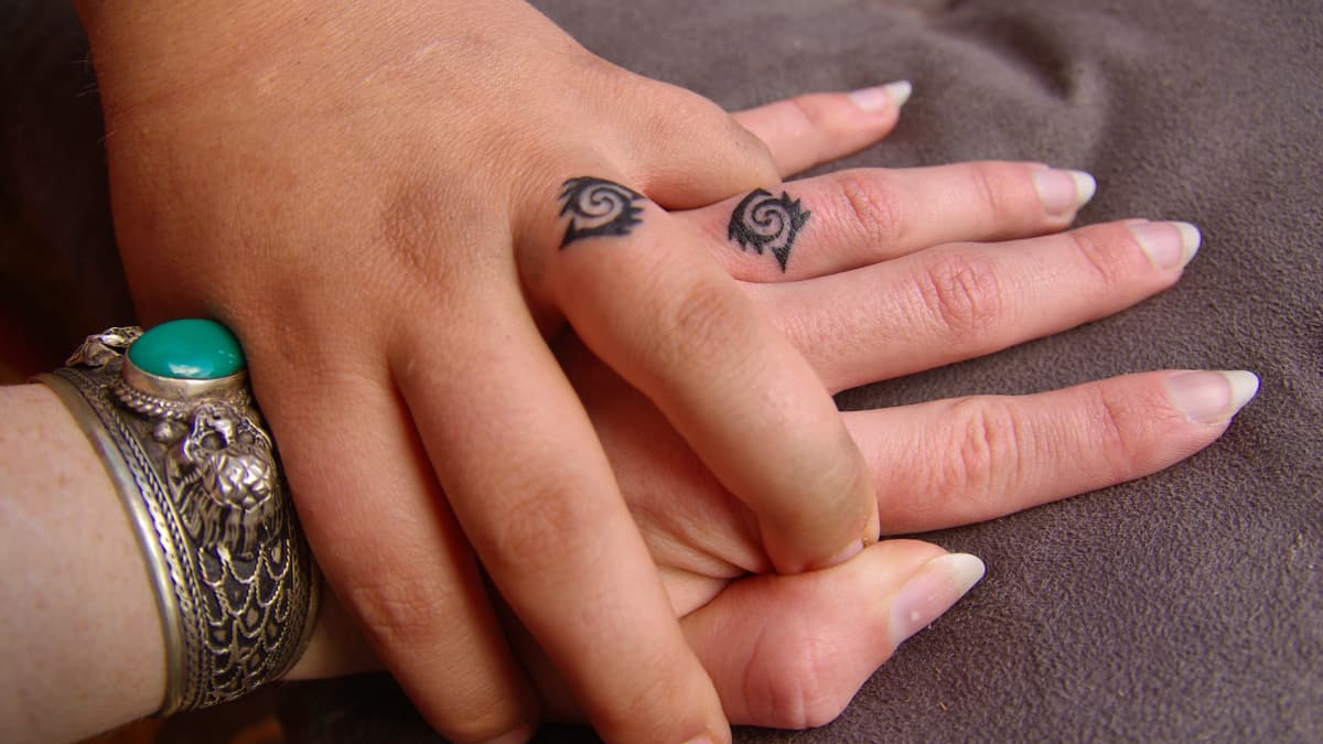 tattoos on ring finger ideas 0019