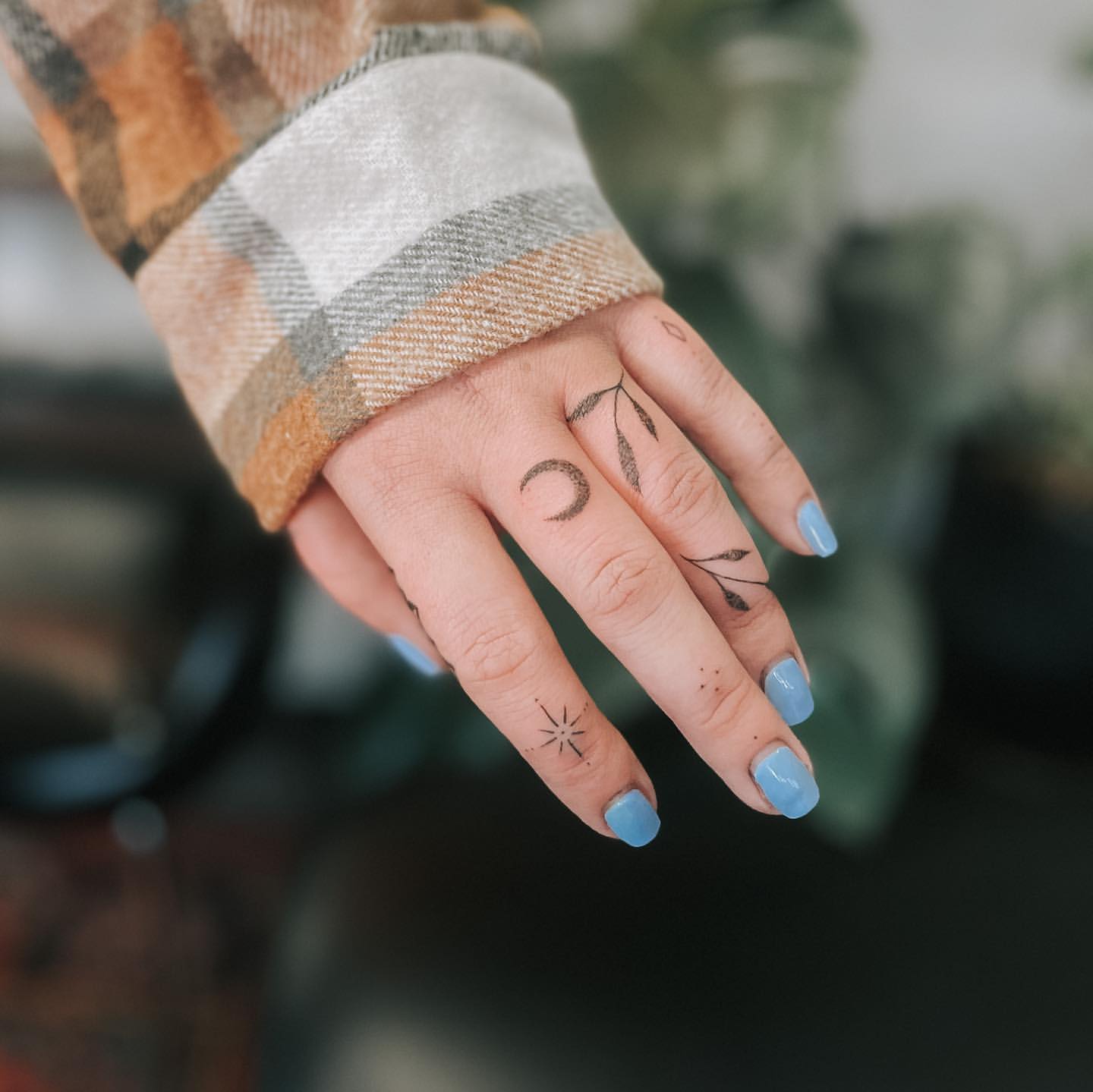 tattoos on ring finger ideas 0036