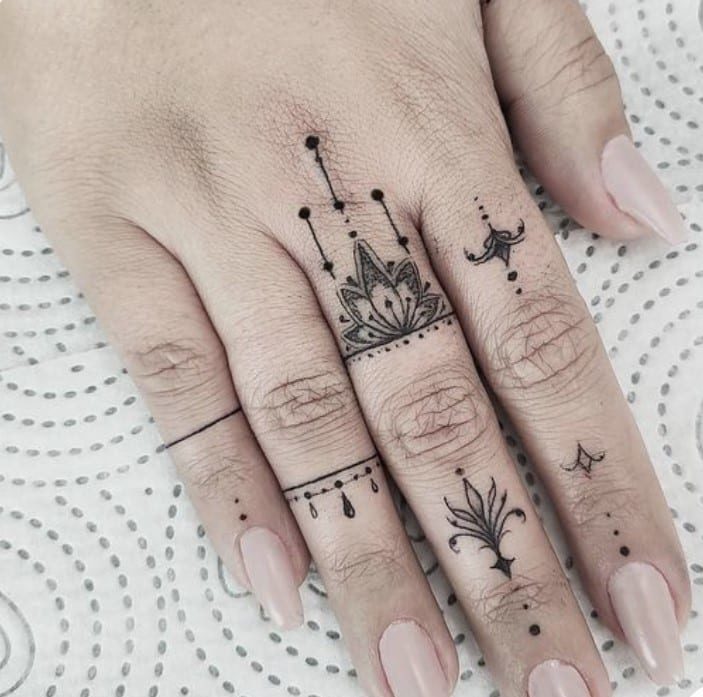 tattoos on ring finger ideas 0056