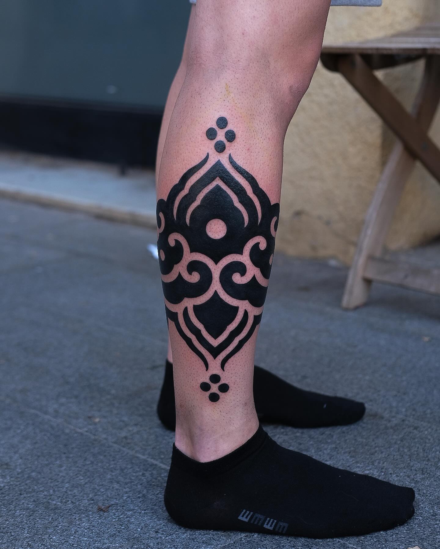 tribal leg tattoo ideas for men