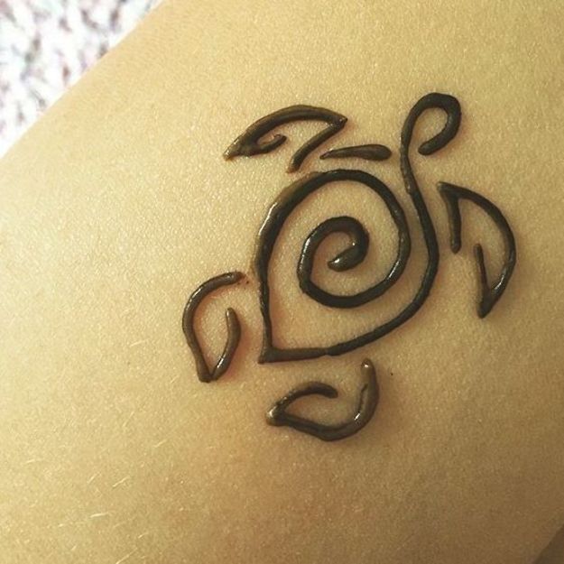 unique simple henna tattoo ideas on hands