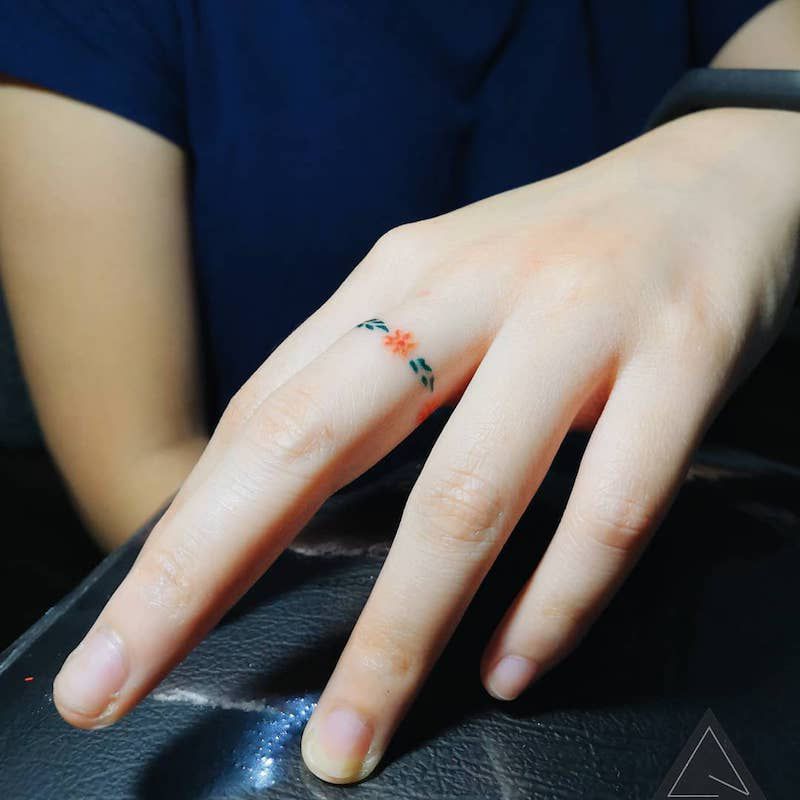 unique tattoos for ring fingers