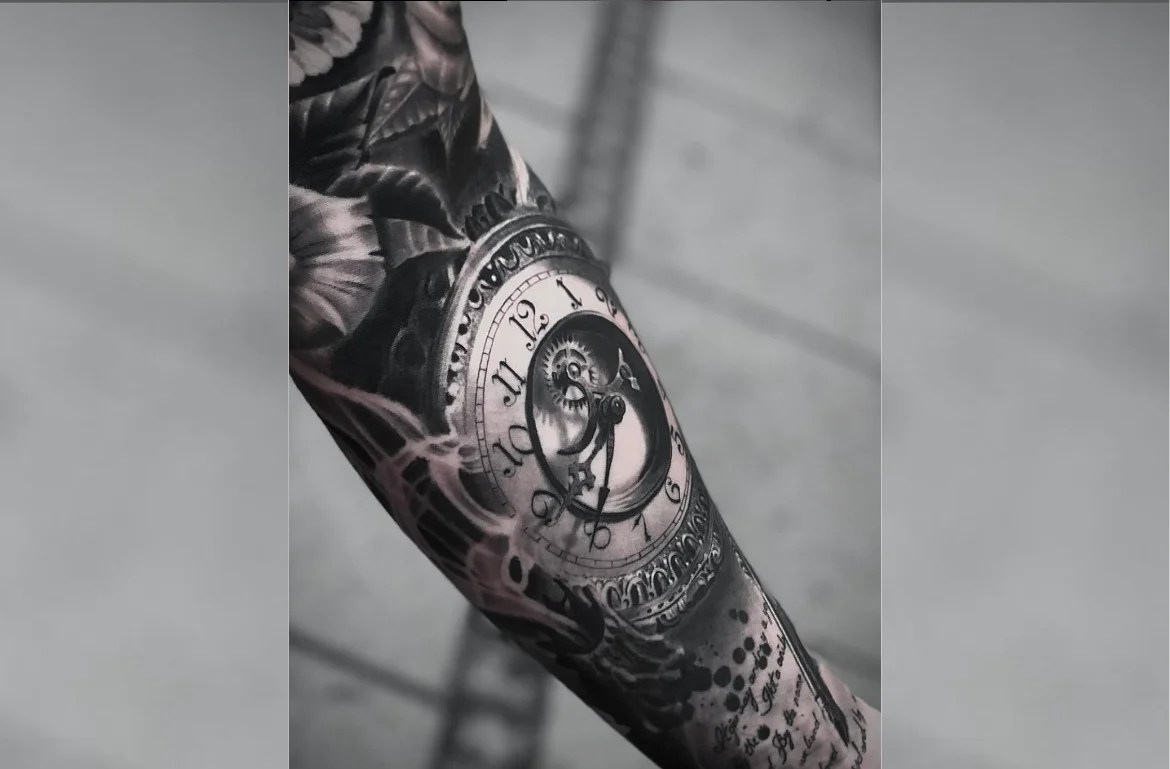 upper sleeve tattoo ideas for black men 0020