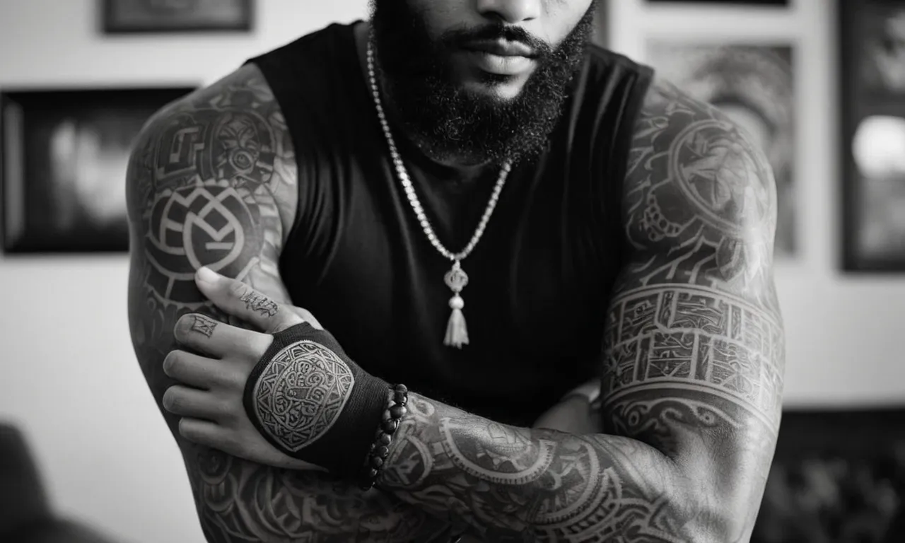 upper sleeve tattoo ideas for black men 0033