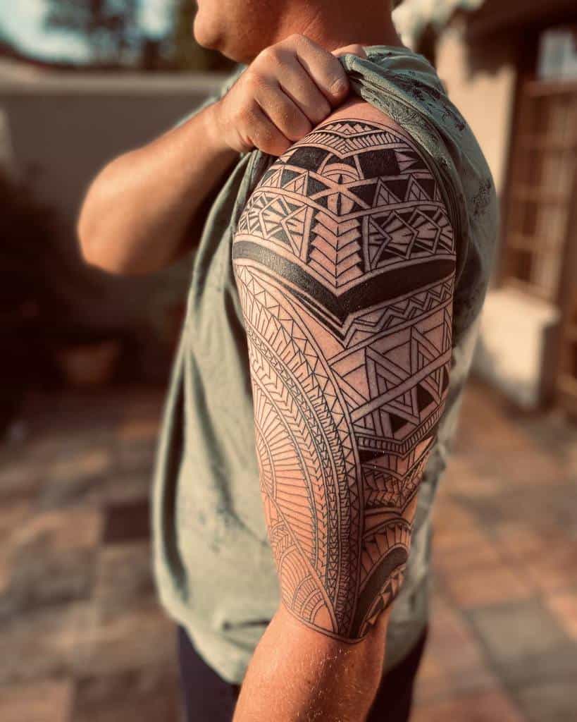 upper sleeve tattoo ideas for black men 0053