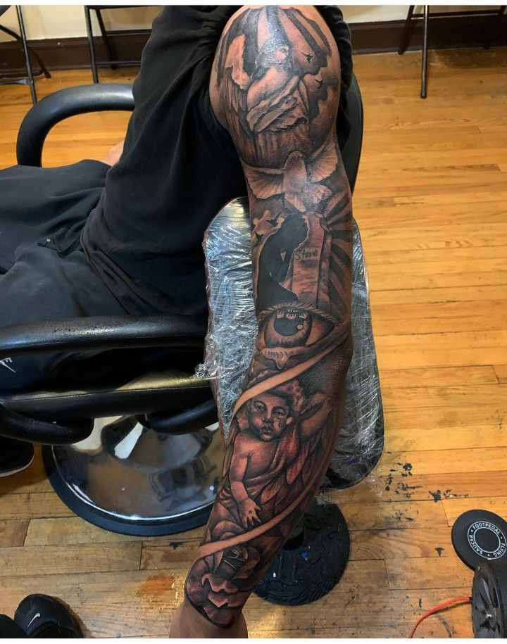 upper sleeve tattoo ideas for black men 0079