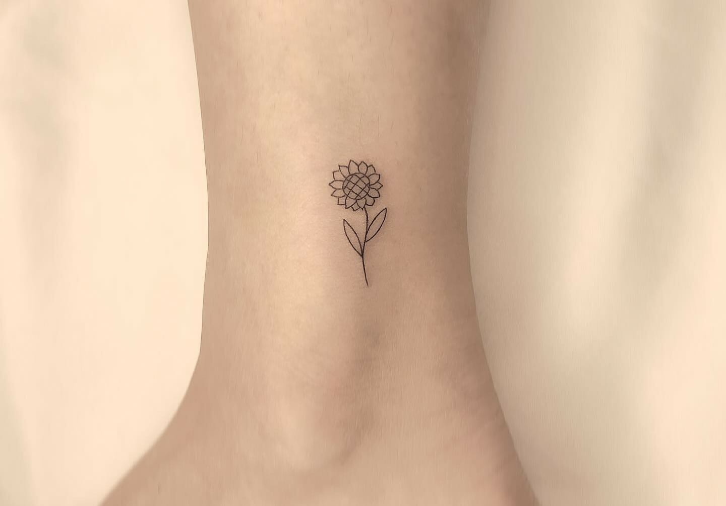 wrist mini small sunflower tattoo 0016