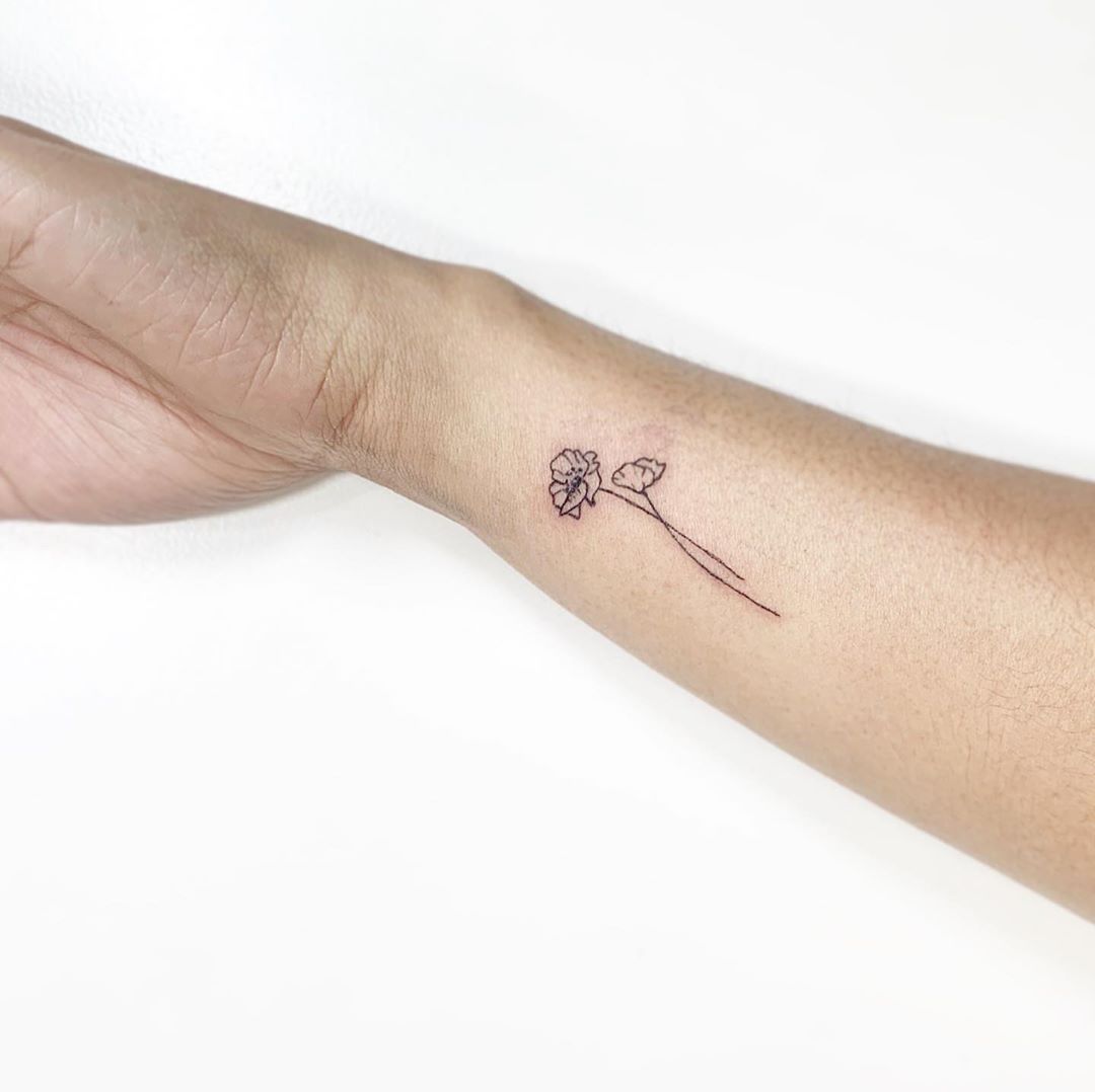 wrist poppy tattoo small 0028