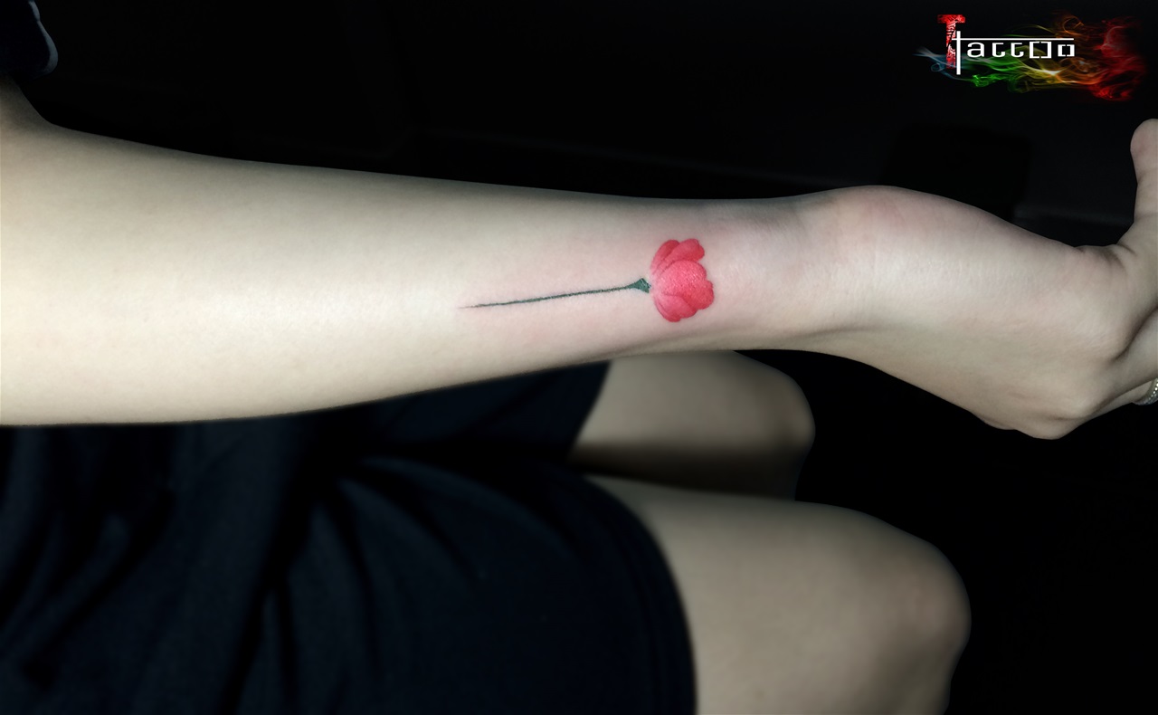 wrist poppy tattoo small 0069