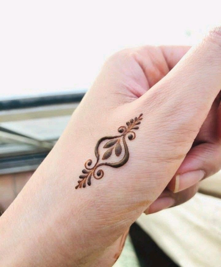 wrist small henna tattoo 0011