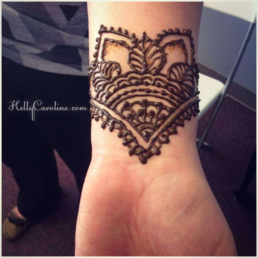 wrist small henna tattoo 0012