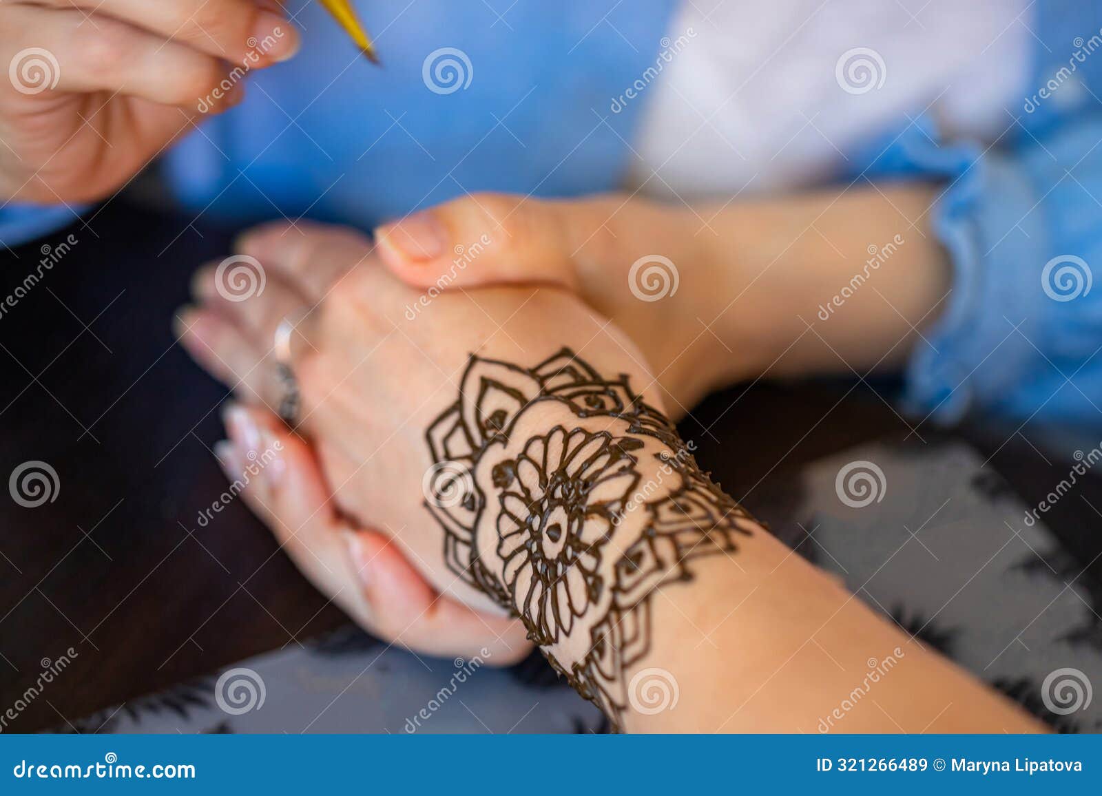 wrist small henna tattoo 0021