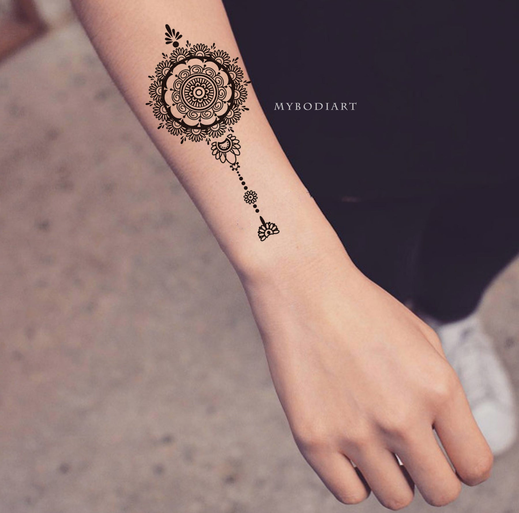 wrist small henna tattoo 0047