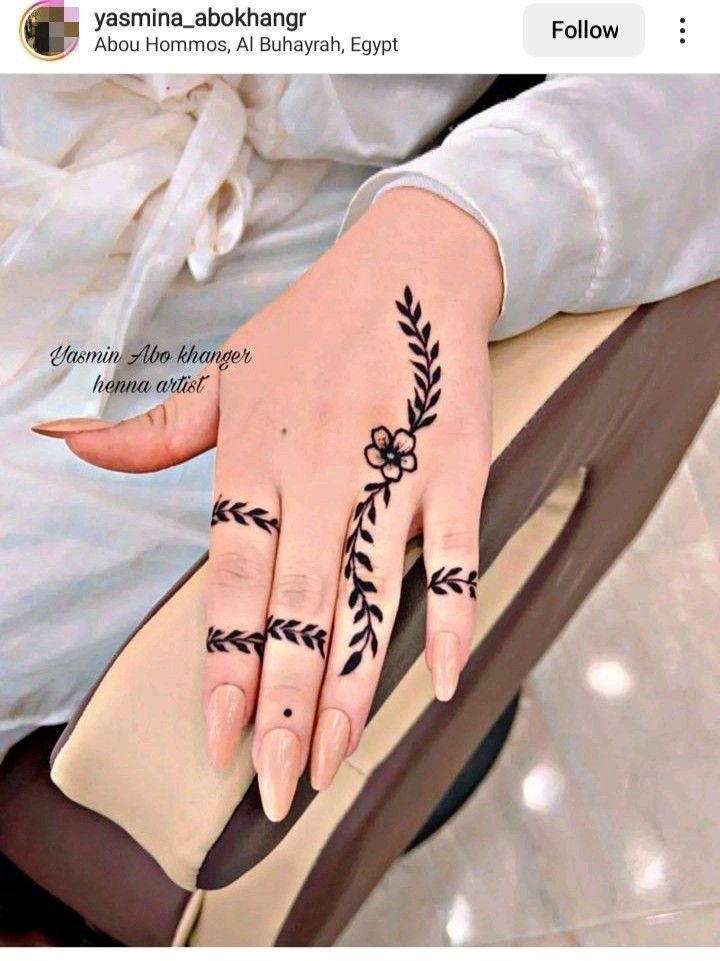 wrist small henna tattoo 0056