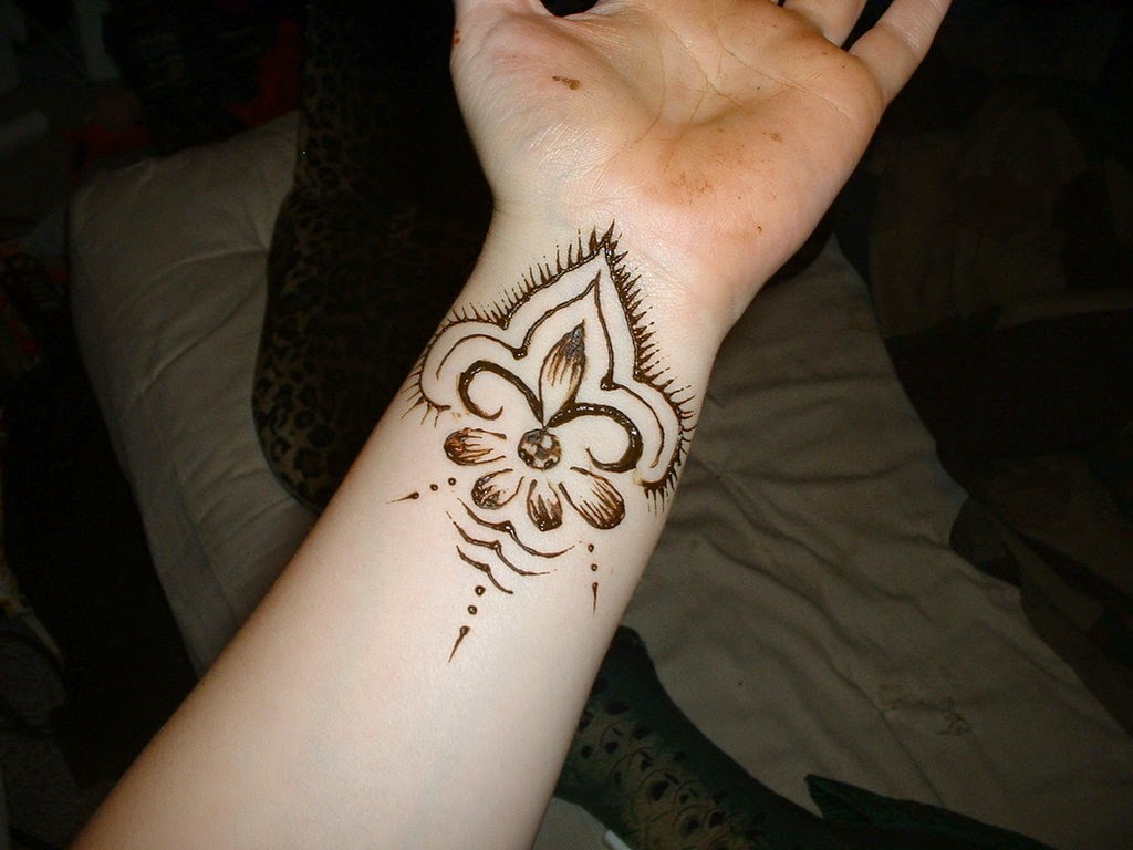 wrist small henna tattoo 0066