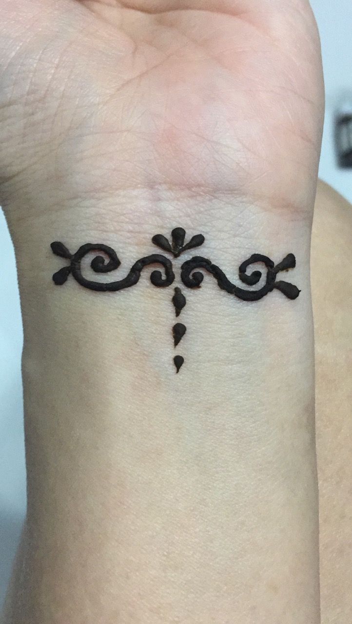 wrist small henna tattoo 0094