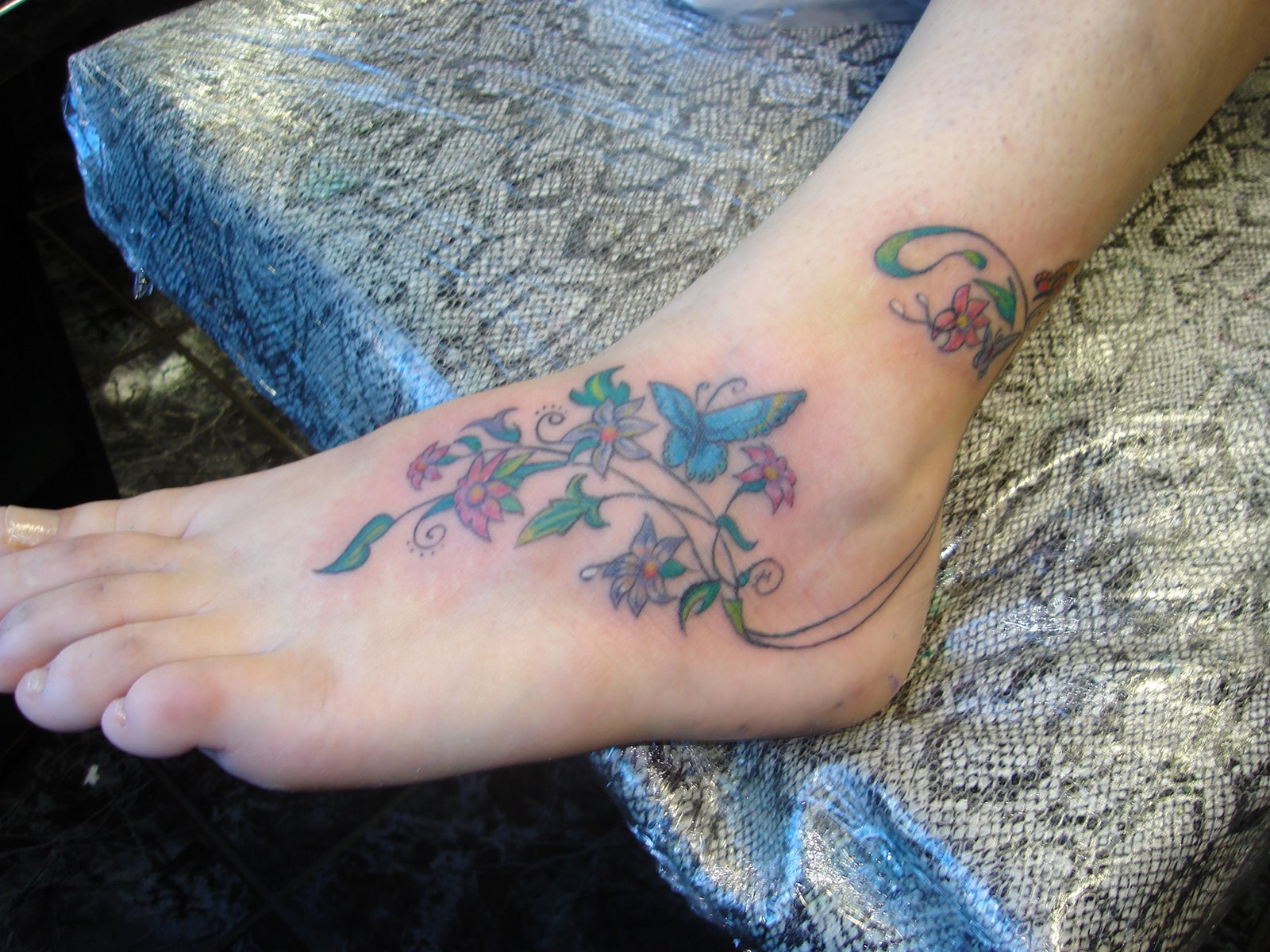 Ankle tattoo ideas for women representing beauty and uniqueness in design